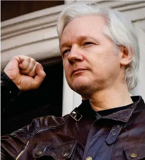  ??  ?? Victory salute: Assange at the Ecuadorean embassy yesterday