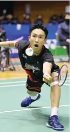  ?? STR/AFP PHOTO ?? ANCAMAN: Penampilan Kento Momota di final Kejuaraan Nasional Jepang di Tokyo pada Minggu lalu (27/12).