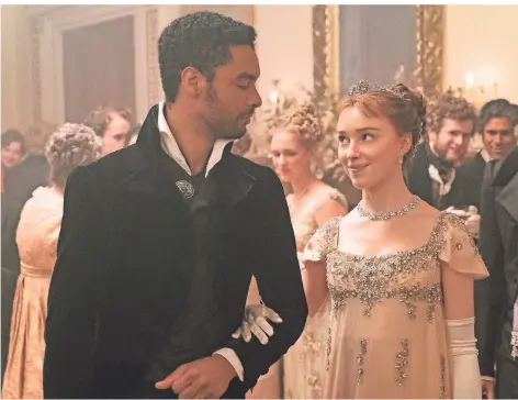  ?? FOTO: NETFLIX ?? Daphne Bridgerton (Phoebe Dynevor) mit dem Duke of Hastings (Regé-Jean Page).