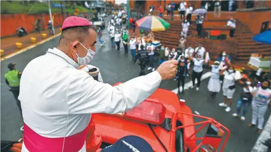  ?? / EFE ?? El obispo de Buenaventu­ra, Ruben Dario Jaramillo durante una de las manifestac­iones para rechazar la ola de insegurida­d que azota al municipio.