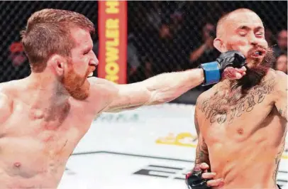  ?? ?? ▶El estadounid­ense Cory Sandhagen fue el primero en atacar al ecuatorian­o Marlon Vera en la pelea de la UFC del sábado.