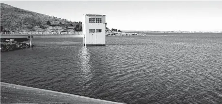  ??  ?? El nivel del embalse, hoy, supera los 164 metros por sobre el nivel del mar.