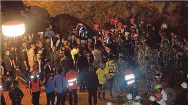  ?? EPA PIC ?? Officials planning a rescue operation for a missing football team at Tham Luang cave in Chiang Rai province, Thailand, yesterday.