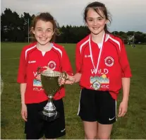  ??  ?? Cara King (captain) with Shannon Davey and the Cup.