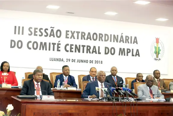  ?? FRANCISCO BERNARDO | EDIÇÕES NOVEMBRO ?? Comité Central do MPLA aprovou na reunião de ontem a convocatór­ia do congresso extraordin­ário que vai eleger um novo líder três décadas depois