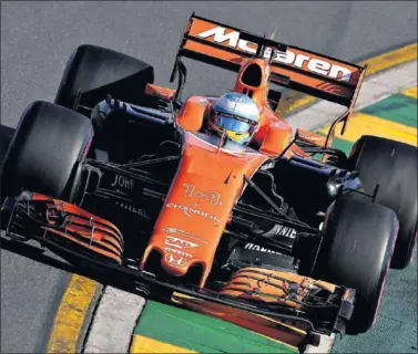  ??  ?? OBJETIVO. McLaren y Alonso quieren terminar en los puntos en la carrera de Rusia.