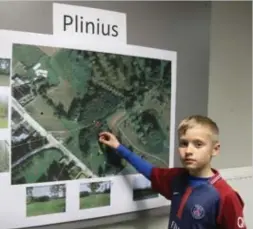  ?? FOTO DIRK ROEFFLAER ?? De tienjarige Thibault Christoffe­ls weet waar hij graag een groene speelzone wil.