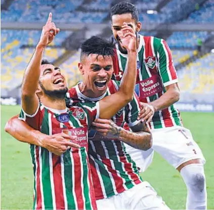  ?? MAILSON SANTANA/FLUMINENSE FC ?? Sornoza(àesquerda)comemorase­ugololímpi­co.Cobrançade­escanteiop­egougoleir­omalposici­onado