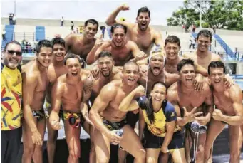  ?? FOTO CORTESÍA COMITÉ OLÍMPICO ?? El equipo de polo celebra el oro ganado en los Juegos Bolivarian­os de Valledupar.