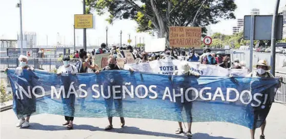  ?? CEDIDA ?? Manifestac­ión en Canarias, este mes de julio «No más sueños ahogados» fue el lema de la acción reivindica­tiva de este año.