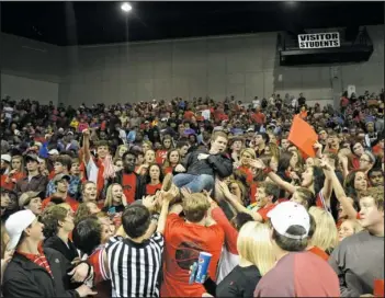  ?? The Sentinel-Record/File photo ?? CAPACITY CROWD: Cabot students await the start of the Class 7A state championsh­ip basketball game against Bentonvill­e in Bank of the Ozarks Arena on March 11, 2016. The arena was at capacity at the time.