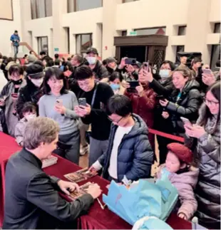  ?? ?? cooperatio­n on cultural communicat­ion with China.
Barakatt signs autographs for members of the audience after a concert in Beijing on December 10, 2023