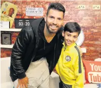  ??  ?? ●●Idris Sherifi with footballin­g hero Sergio Aguero