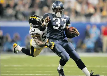  ?? JONATHAN FERREY/GETTY IMAGES FILES ?? Shaun Alexander tries to avoid a tackle by Pittsburgh Steelers linebacker Joey Porter in the third quarter of Super Bowl XL in Detroit in February 2006. The Seahawks lost the game 21-10.