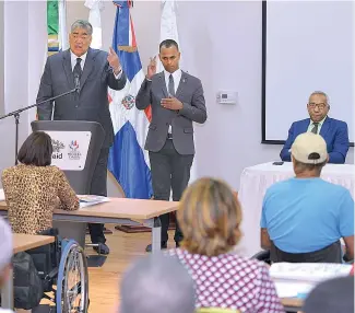  ?? FUENTE EXTERNA ?? El ministro para Políticas de Integració­n Regional, Miguel Mejía, habla a los presentes en el curso.