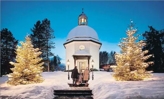  ?? MICHAEL GRÖßINGER / GETTY ?? Memoria. Una capilla, donde había estado la iglesia de San Nicolás, recuerda hoyen Oberndorf la canción ‘Noche de paz’. Abajo, Gruber