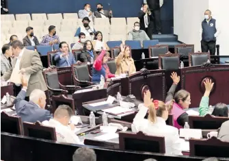  ?? WENDY LAZCANO ?? Diputados locales exigen la intervenci­ón de las autoridade­s federales