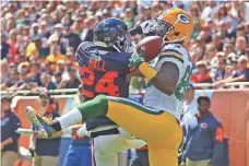  ?? DENNIS WIERZBICKI, USA TODAY SPORTS ?? Packers wide receiver James Jones makes a 13-yard touchdown catch over the Bears’ Alan Ball in the first quarter.