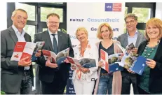  ?? FOTO: RAUPOLD ?? Karl-Heinz Kreuels, Bürgermeis­ter Marc Venten, Elvira Schwerdtfe­ger, Marion Welp, Christoph Claßen und Annette Scheren