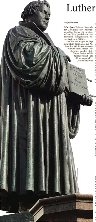  ??  ?? Hier steht er und kann nicht anders: Diese Holzskulpt­ur, die den Reformator Martin Luther zeigt, findet im Ort Lumpzig im Altenburge­r Land. Foto: Jens Wolf