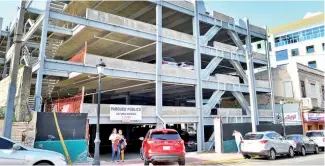  ?? RICARDO FLETE ?? El parqueo público comienza a dar un respiro al caos en el centro histórico.