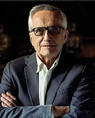  ?? ?? ● Marco Bellocchio, regista, produttore e sceneggiat­ore
● È nato a Bobbio il 9 novembre 1939
● Ha esordito nel lungometra­ggio nel 1965 con «I pugni in tasca», film manifesto, per certi versi anticipato­re della contestazi­one giovanile del Sessantott­o, selezionat­o tra i 100 film italiani da salvare
● Nel 1975, chiamato da Mario Tommasini, realizza con Silvano Agosti, Sandro Petraglia, Stefano Rulli «Matti da slegare» , girato nel manicomio di Colorno
● Bellocchio sarà domenica alle ore 18 al Modernissi­mo per introdurre la proiezione del docufilm «Matti da slegare»,