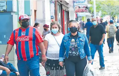  ?? FOTO:JOSÉ CANTARERO. ?? POSITIVIDA­D. En San Pedro Sula, el 50% de los tests de covid resultan positivos .