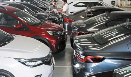  ?? — muhamad SHAHRIL rosli/the Star ?? Mad rush: aishah says car production has improved but some brands are facing parts and chip shortages, especially european brands.