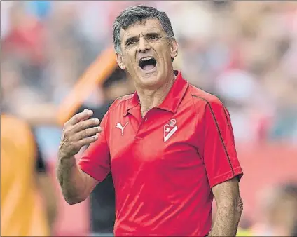  ?? FOTO: PERE PUNTÌ ?? José Luis Mendilibar El técnico del Eibar protesta una acción durante el partido que disputó su equipo el pasado sábado en Girona