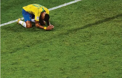  ?? Foto: Saeed Khan, afp ?? Aus und vorbei: Brasilien um Superstar Neymar unterliegt Belgien im WM Viertelfin­ale.
