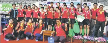  ??  ?? The Sarawak paddlers and officials celebratin­g their achievemen­t after the prize presentati­on. Head coach and also Sarawak table tennis technical chairman Chung Kui Chai is standing at left.