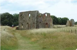  ??  ?? BELOW The ruins of Greyfriars Friary at Dunwich