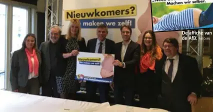  ?? FOTO RR ?? De Vlaams Belanglede­n op de voorstelli­ng van de campagne voor de verkiezing­en van oktober.