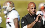  ?? DAVID ZALUBOWSKI / ASSOCIATED PRESS ?? 49ers defensive coordinato­r Robert Saleh said, “You continue to grind and continue to do the job that you’re being asked to do.”