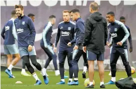  ??  ?? Los catalanes cerraron preparació­n para el duelo de este domingo