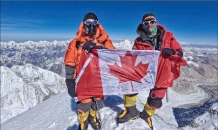  ?? COURTESY OF JOHN OLDRING, THE CANADIAN PRESS ?? John Oldring, left, and American guide Willie Benegas (right) are shown in this May 25, 2017 handout image provided by Oldring. Oldring, a former Alberta politician, has become one of the oldest Canadian to summit Mount Everest.