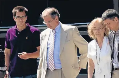  ?? ALEJANDRO GARCÍA / EFE ?? Joaquín Aguirre, el día que entró a la sede de los Mossos en Sabadell a buscar unas grabacione­s