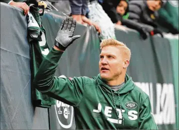  ?? ABBIE PARR / GETTY IMAGES 2017 ?? New York Jets quarterbac­k Josh McCown may be coming up on 39 years old soon, but he did have a 116.9 passer rating against the Dolphins last season.