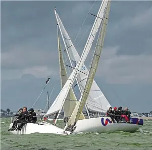  ?? PHOTO OUEST-FRANCE/THIERRY CREUX ?? Le chassé-croisé des voiliers dans la baie de Quiberon se poursuit jusqu’à lundi.