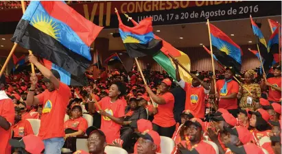  ??  ?? MPLA elogia a forma como o Presidente da República tem levado a cabo a complexa missão de garante do funcioname­nto das instituiçõ­es FRANCISCO BERNARDO