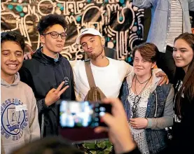  ?? DOMINICO ZAPATA/STUFF ?? Stan Walker poses for photos with fans at Zeal youth centre, Hamilton.