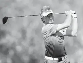  ?? MICHAEL REAVES/GETTY ?? Bernhard Langer plays his shot from the sixth tee during the final round of the Oasis Championsh­ip on Sunday in Boca Raton. Langer won the tournament by five strokes.