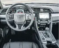  ??  ?? Excelente ergonomía en el interior, y con el paquete de serie Honda Sensing es uno de los modelos más seguros del mercado