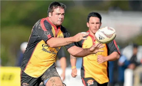  ?? KERRY MARSHALL/GETTY IMAGES ?? Thames Valley player Shaun Hill passes during the match.