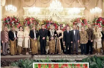  ??  ?? The Minister of Administra­tive and Bureaucrat­ic Reform, Tjahjo Kumolo, takes a picture with the happy couple