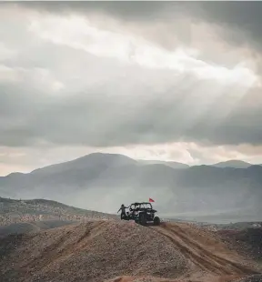  ??  ?? UTV utopia: Ride until sunset at Ocotillo Wells, California.