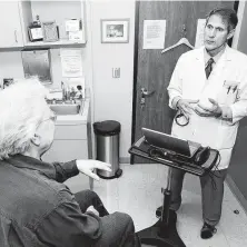  ?? Staff file photo ?? Dr. Jonathan Shaffer of Sweetwater Medical Associates in Sugar Land talks to a patient. For a concierge fee, doctors give patients increased access.