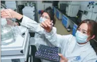  ?? PROVIDED TO CHINA DAILY ?? Researcher­s work in a lab at the biomedicin­e innovation and research center in Urumqi, Xinjiang Uygur autonomous region, on Nov 2.