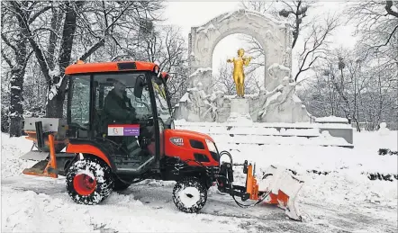  ?? ] APA ] ?? Der Wintereins­atz (hier im Wiener Stadtpark) verursacht derzeit hohe Kosten.