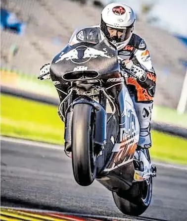  ?? BILD: SN/KTM ?? Mika Kallio testete die KTM RC 16 bisher am häufigsten. Am Sonntag passiert das erstmals unter Rennbeding­ungen.